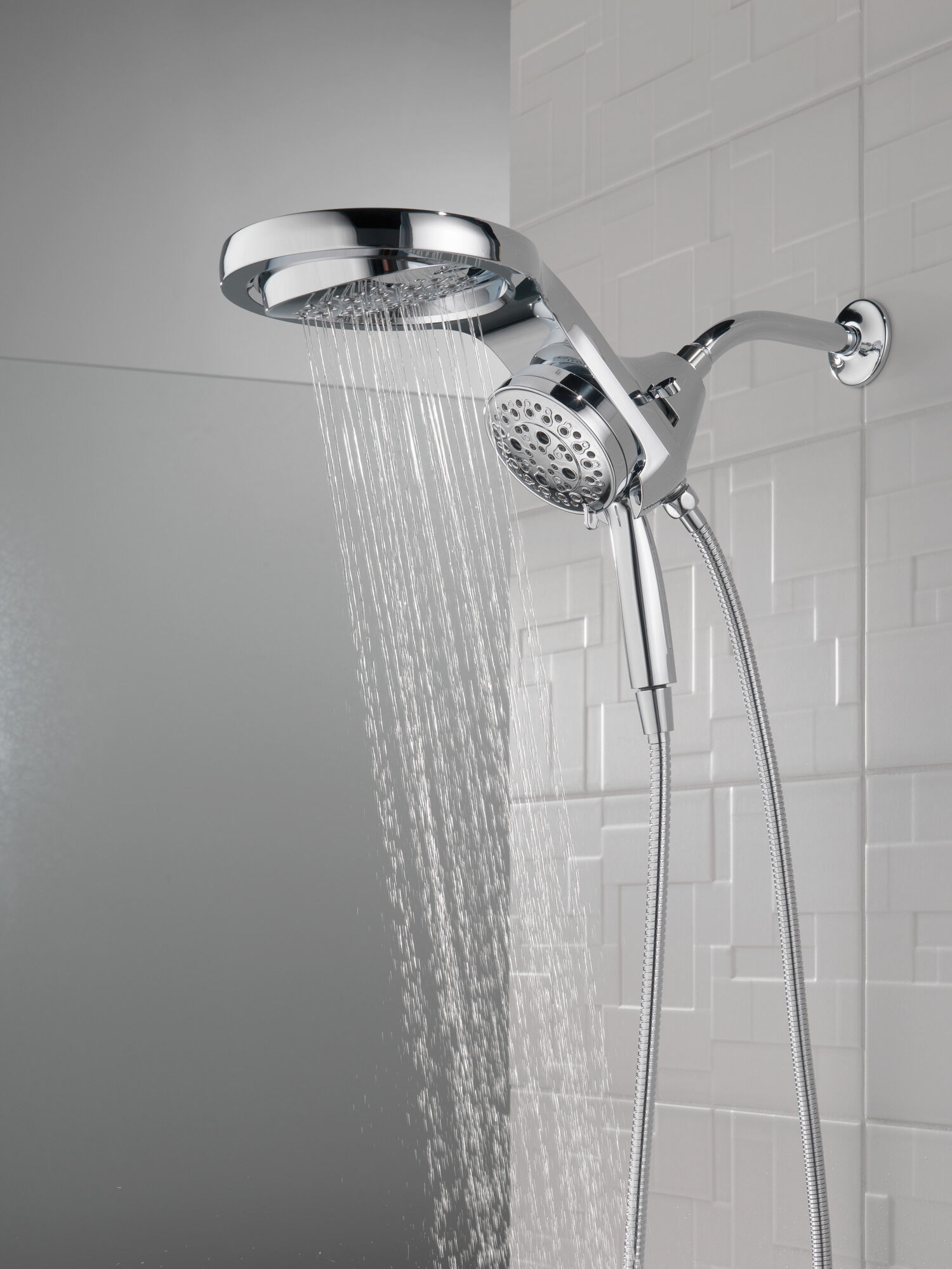 58680 HydroRain® H2Okinetic® 5-регулировочная душевая лейка два в одном Delta Faucet Universal Showering Хром  - Вид №16