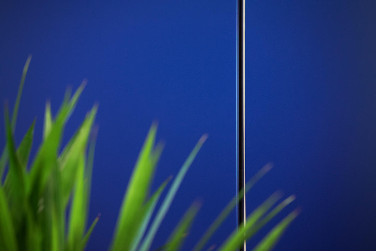 FSRT631 Деталь выравнивающей системы облицовки стен с панелями из вивистрата, слоями стекла в отражающей конфигурации с индивидуальным вытравленным рисунком и стандартной отделкой, а также выступами из нержавеющей стали в Frost Tower, Сан-Антонио, Техас F Forms-surfaces  - Вид №19