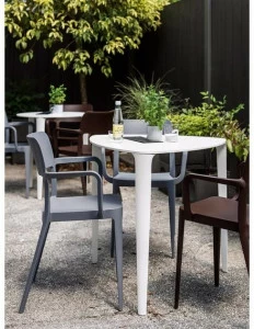 Midj Треугольный стол из hpl Nené