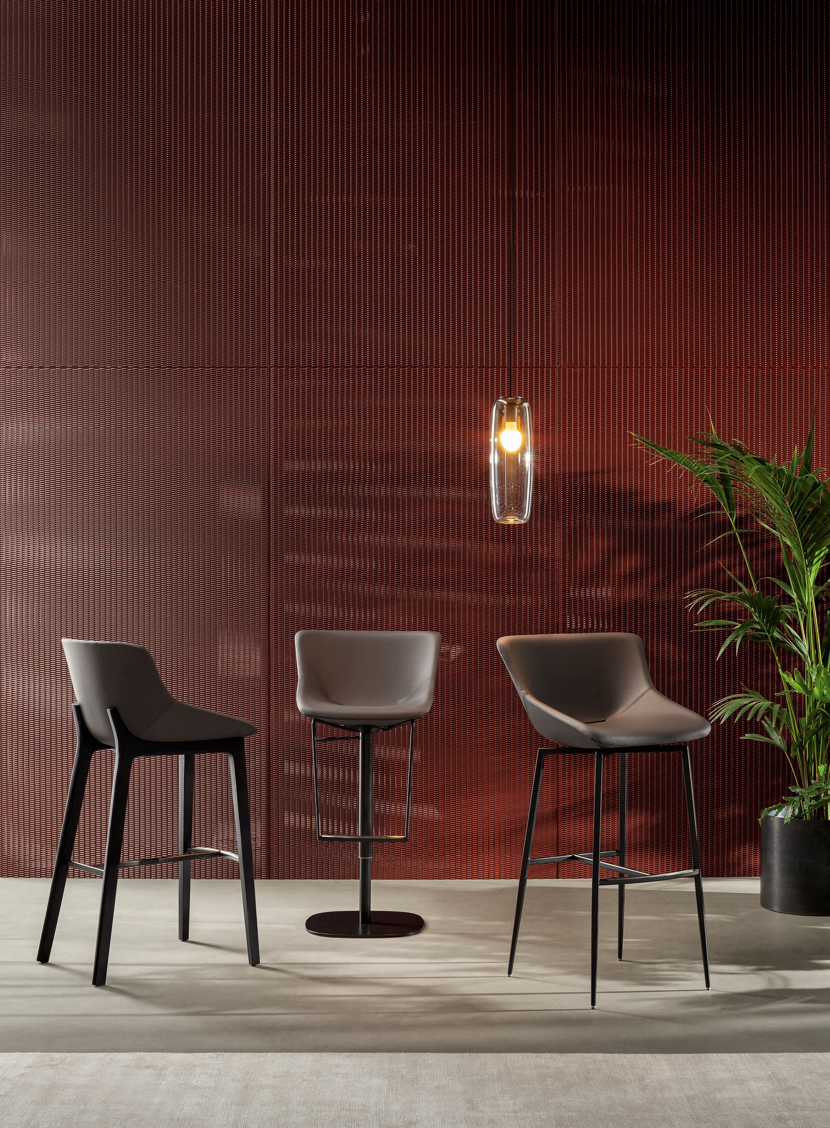 Высокий кожаный стул с подставкой для ног BONALDO Artika ARCH-00079461