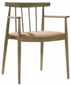 Andreu World Стул из бука с подлокотниками и встроенной подушкой Smile So0334