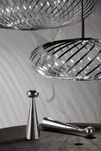 Измельчить соль и перец