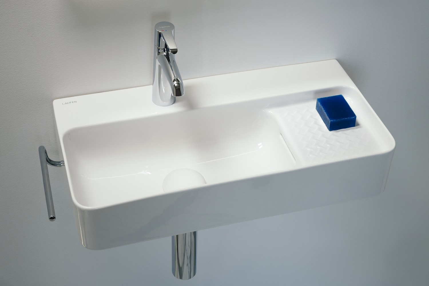 H8152857571561 Раковина укороченная, с полочкой справа LAUFEN PRO - Вид №2