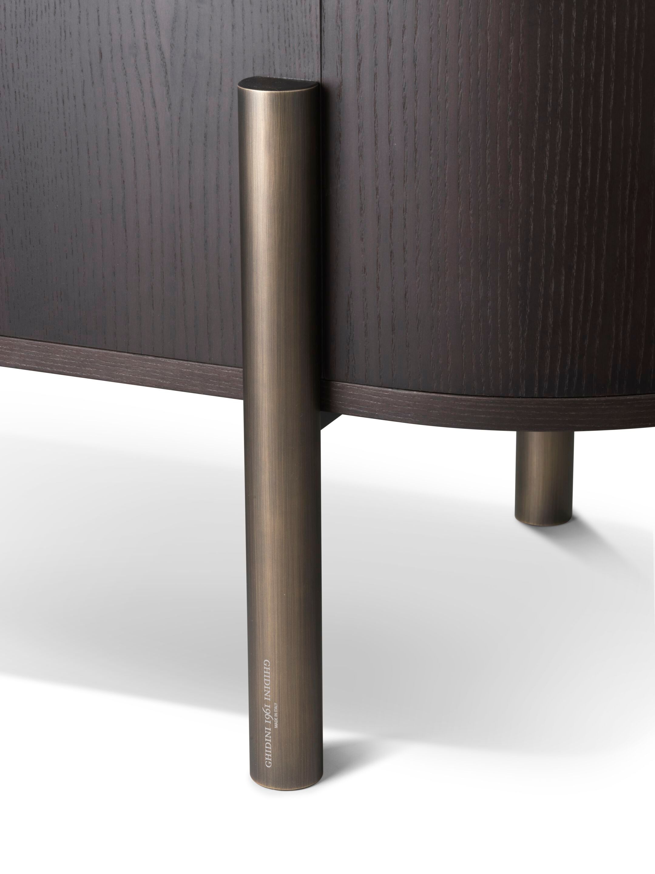 Дубовый шкаф для телевизора с системой кабельной втулки GHIDINI1961 Тарантино ARCH-00079987 - Вид №1