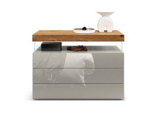 Деревянный и стеклянный комод