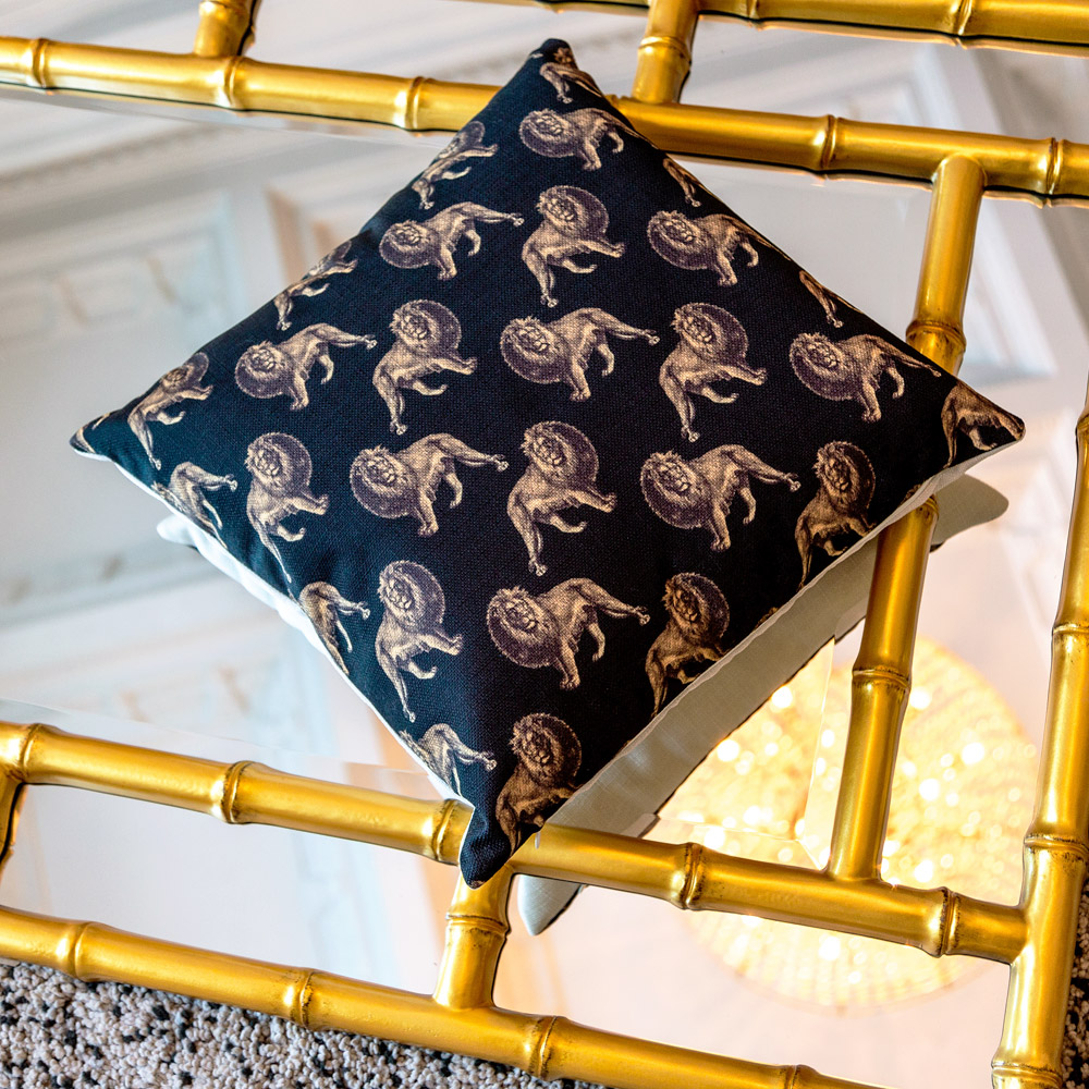 5115114 Интерьерная подушка «Группа львов в черном» Object Desire  - Вид №3