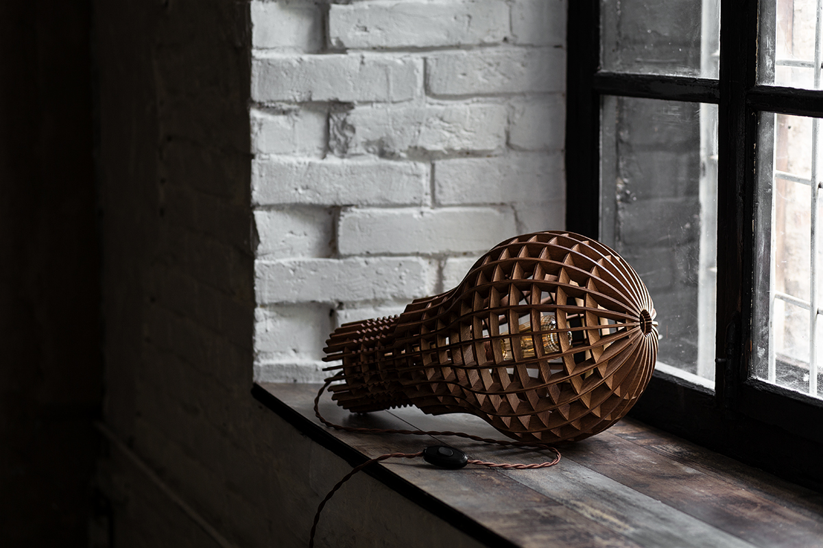 Напольная лампа Лампочка Ильича Тёмное дерево S0011 ALBERO НЕОБЫЧНЫЕ 015991 Бежевый  - Вид №1