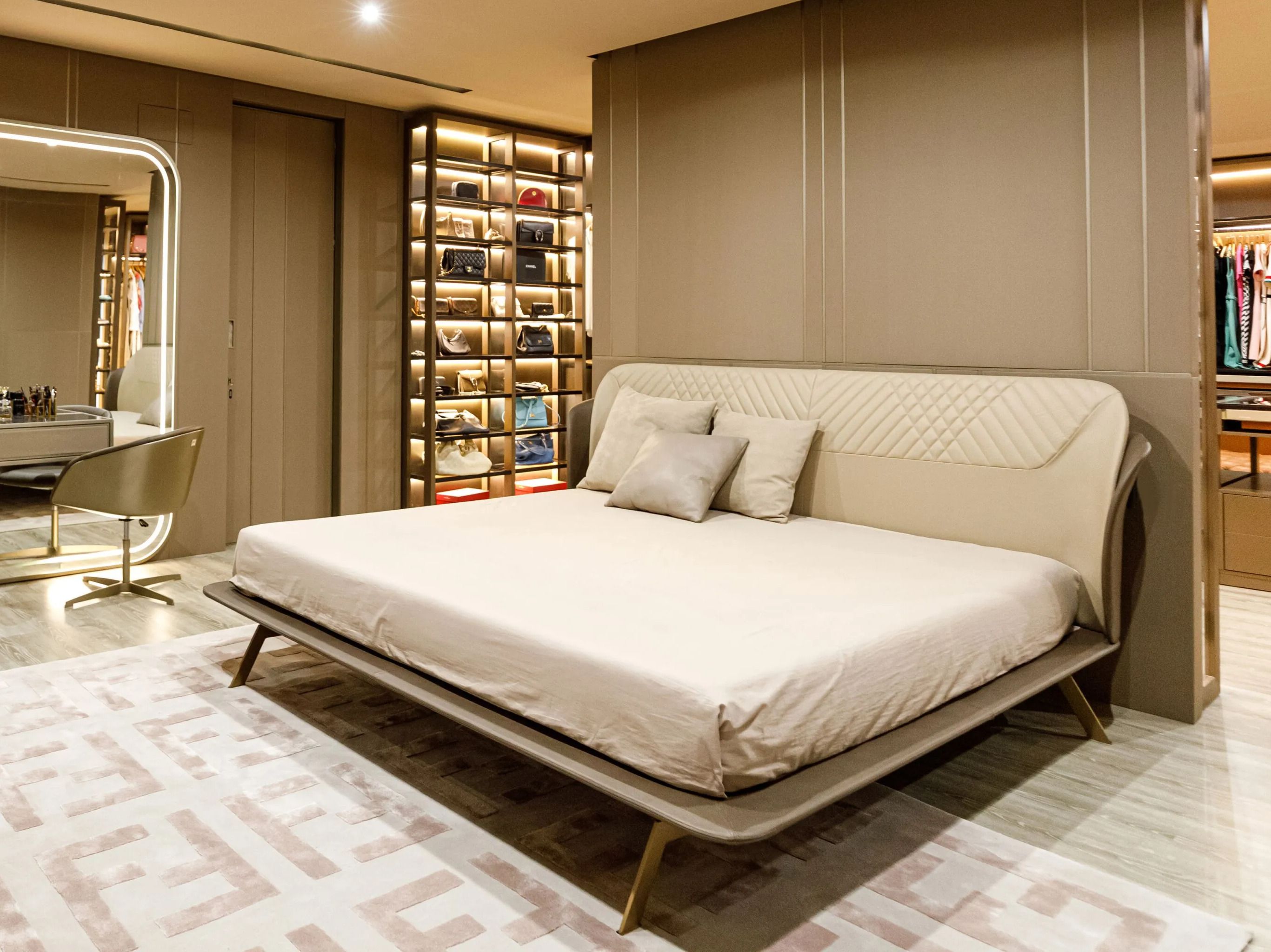 Кожаная двуспальная кровать с мягким изголовьем ABLE Амур ARCH-00066659