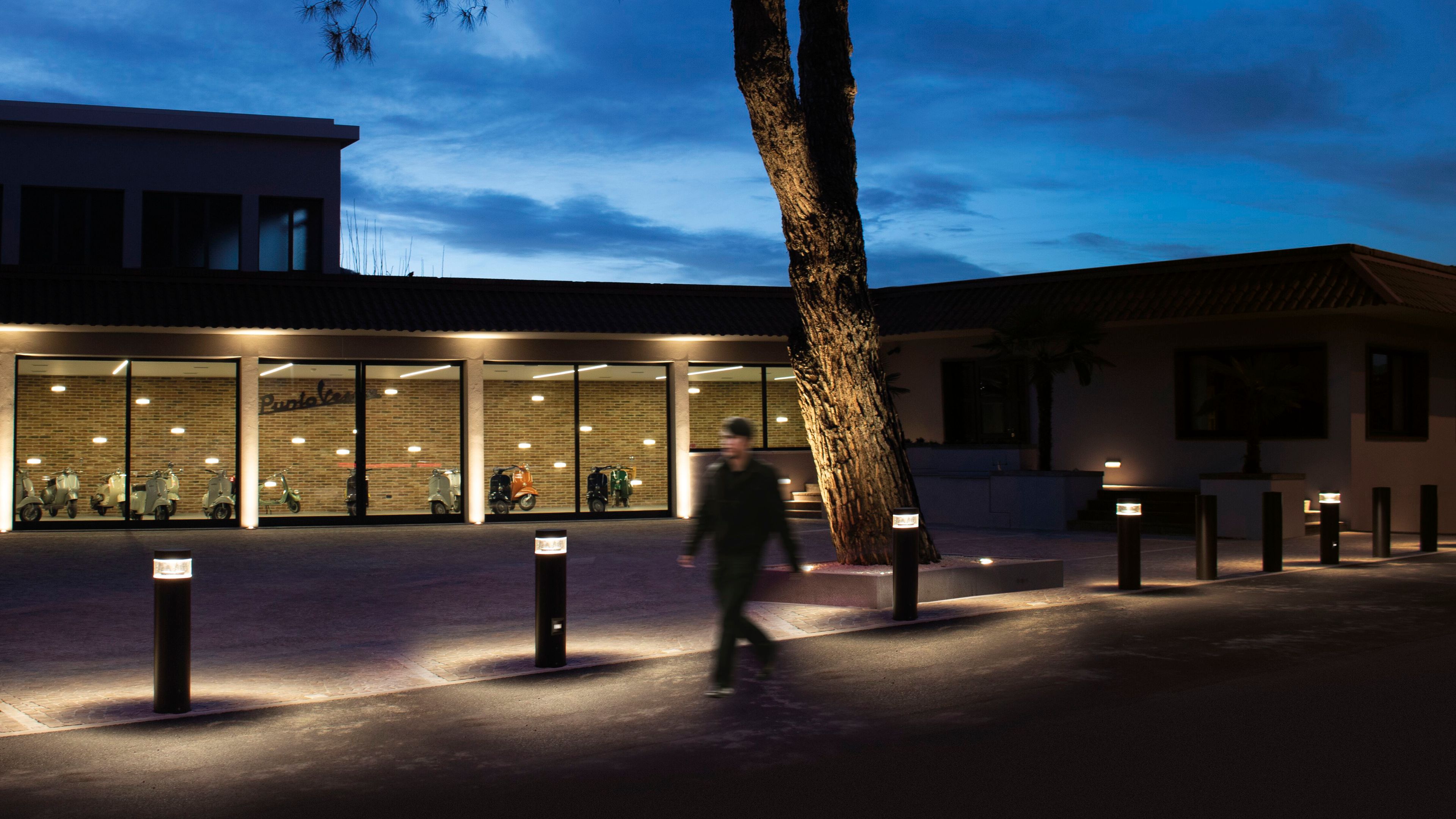 Литой алюминиевый светодиодный светильник с датчиком движения SIMES Ikonic ARCH-00081250 - Вид №2