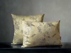 Квадратная подушка из льна и вискозы