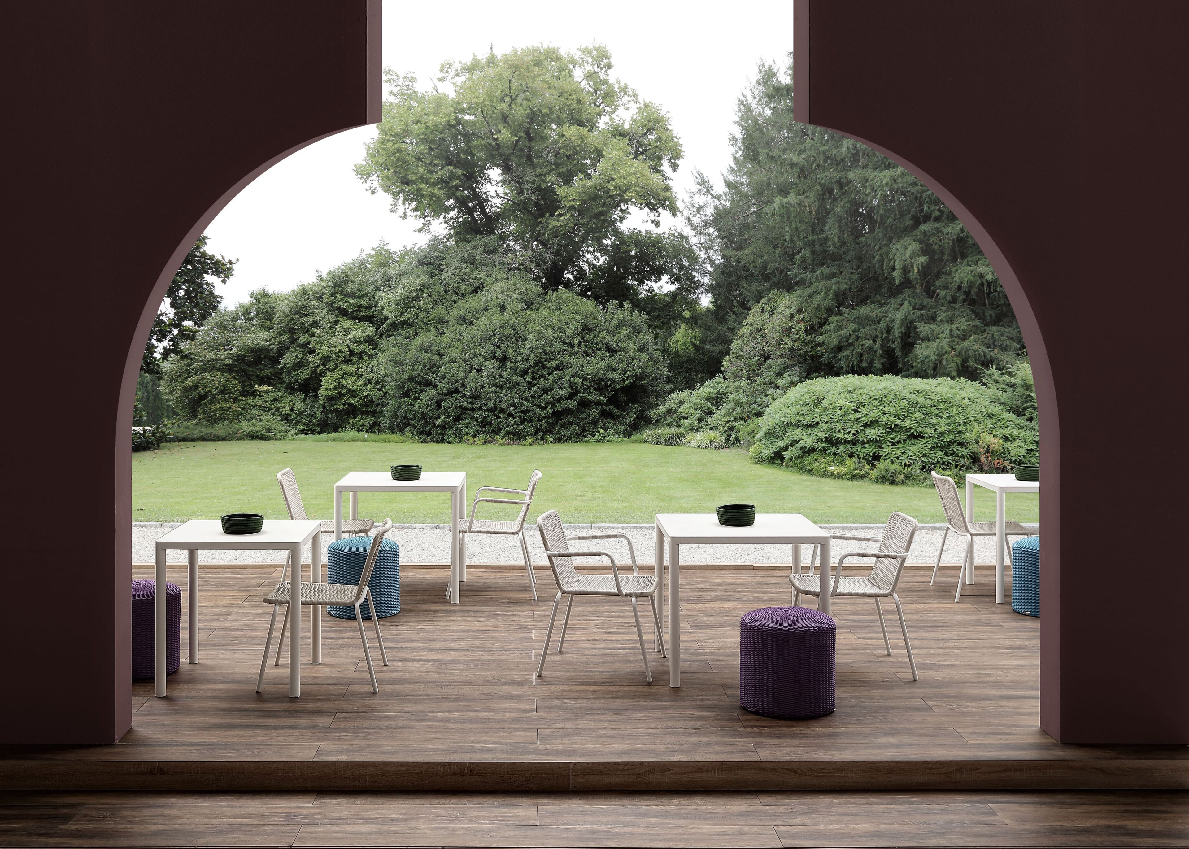 Квадратный стальной стол с порошковым покрытием Nodo Italia Via ARCH-00074964 - Вид №1