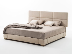 Двуспальная кровать из ткани с мягким изголовьем
