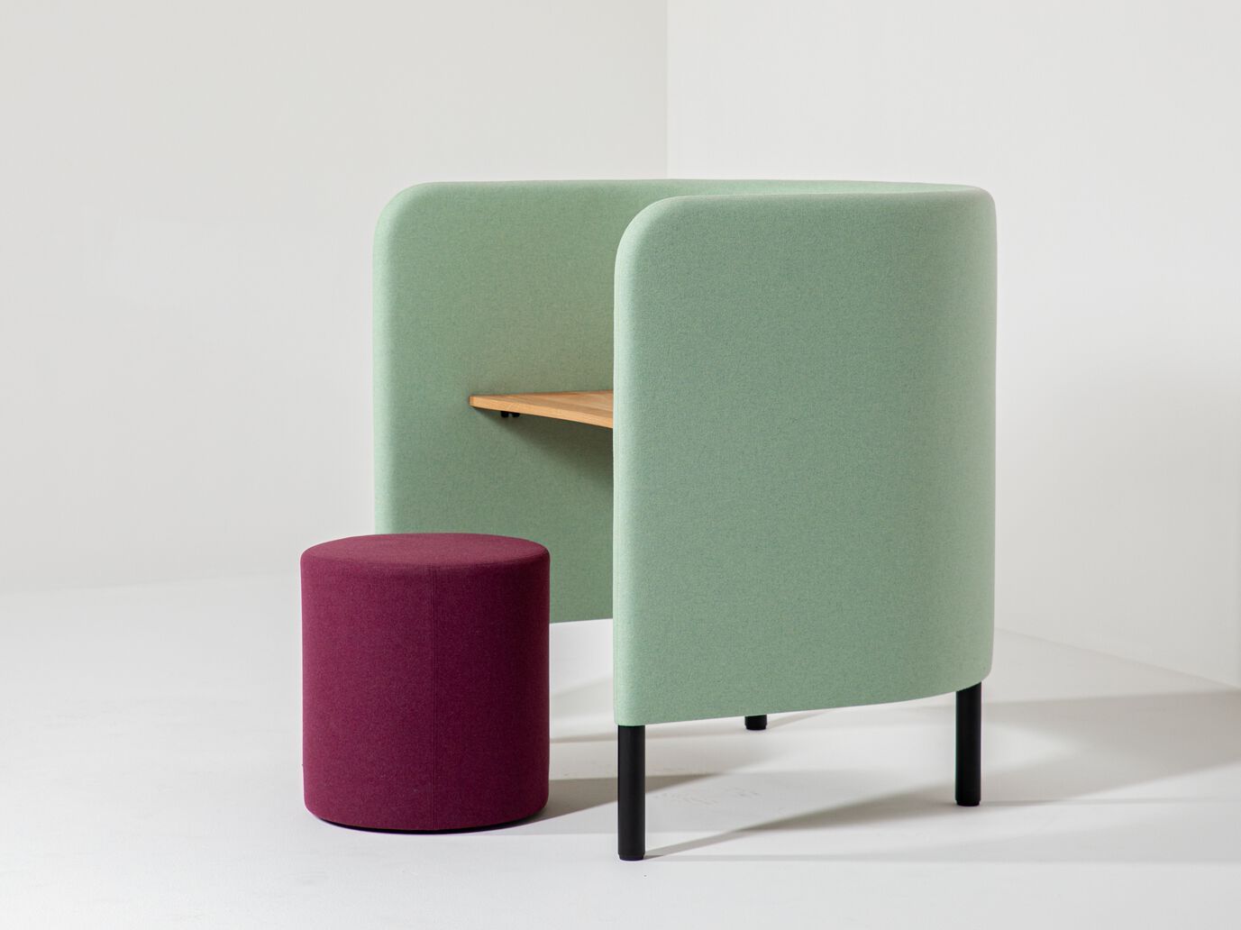 Стол со звукопоглощающими перегородками BuzziSpace BuzziHug Work ARCH-00069800