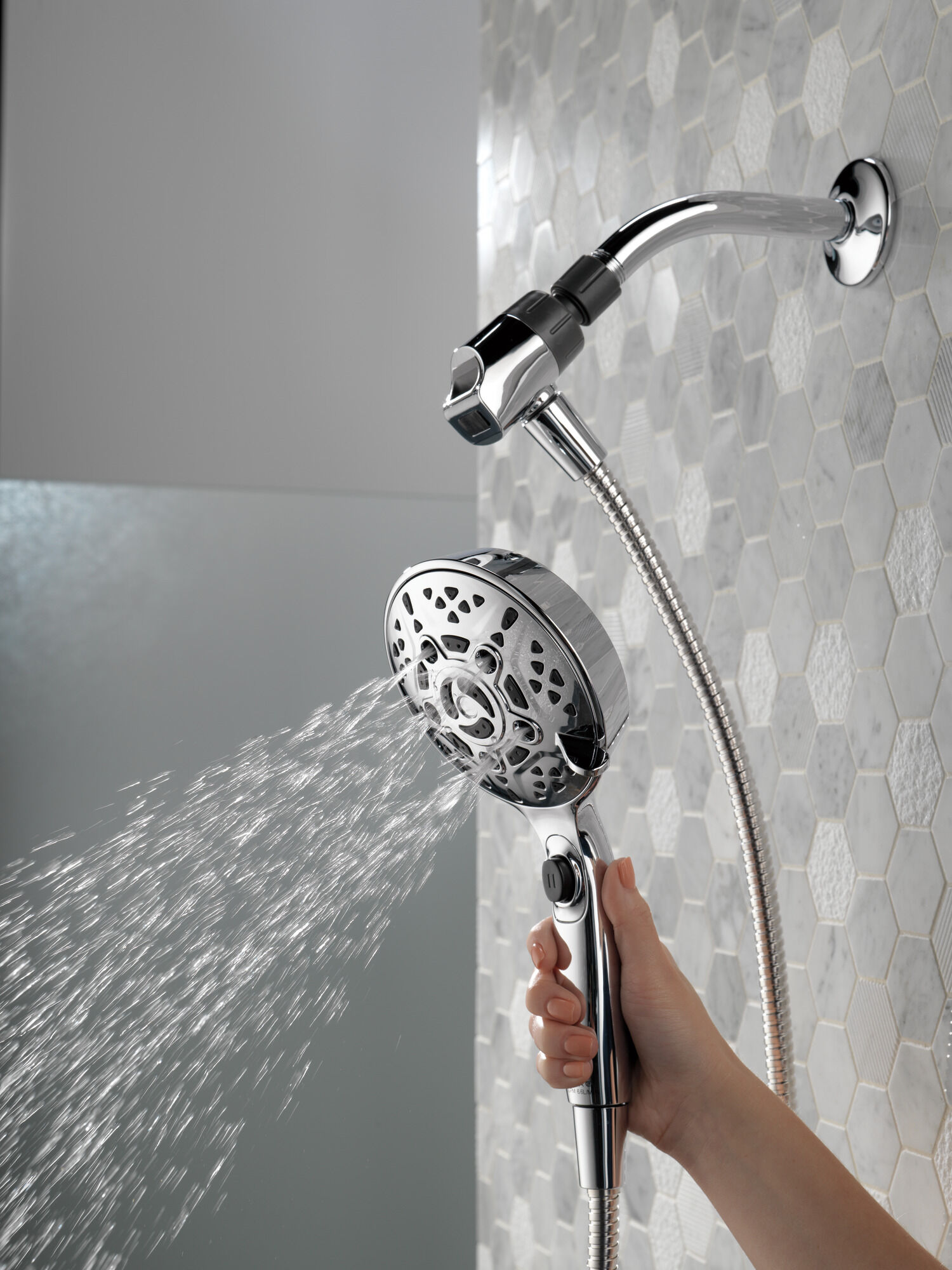 75707 Ручной душ SureDock ™ с 7 настройками Delta Faucet Delta Хром - Вид №9