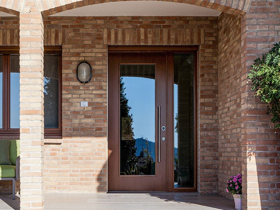 Входная дверь с бронированным стеклом Oikos Эволюция ARCH-00044637