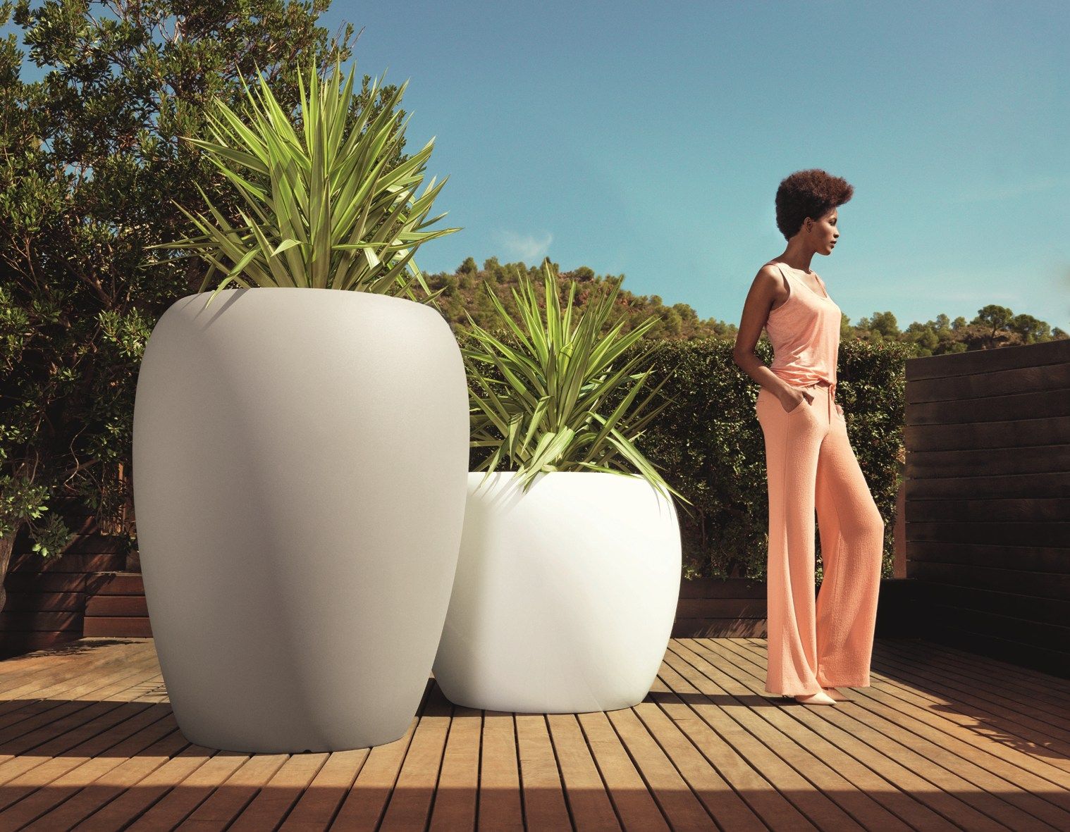 Яркий низкий садовый горшок Vondom ARCH-00100936 - Вид №2