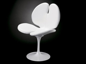 Кожаный стул на окуне