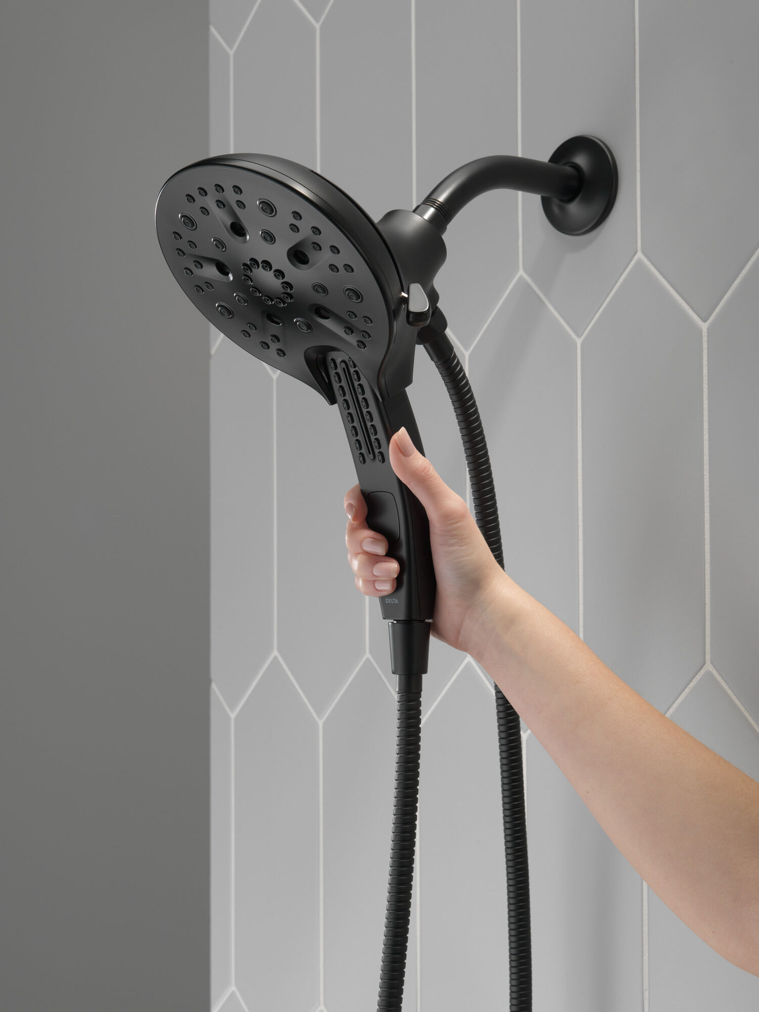 58620-BL-PK In2ition® H2Okinetic® Душ два в одном с 5 настройками Delta Faucet Universal Showering Матовый черный  - Вид №12