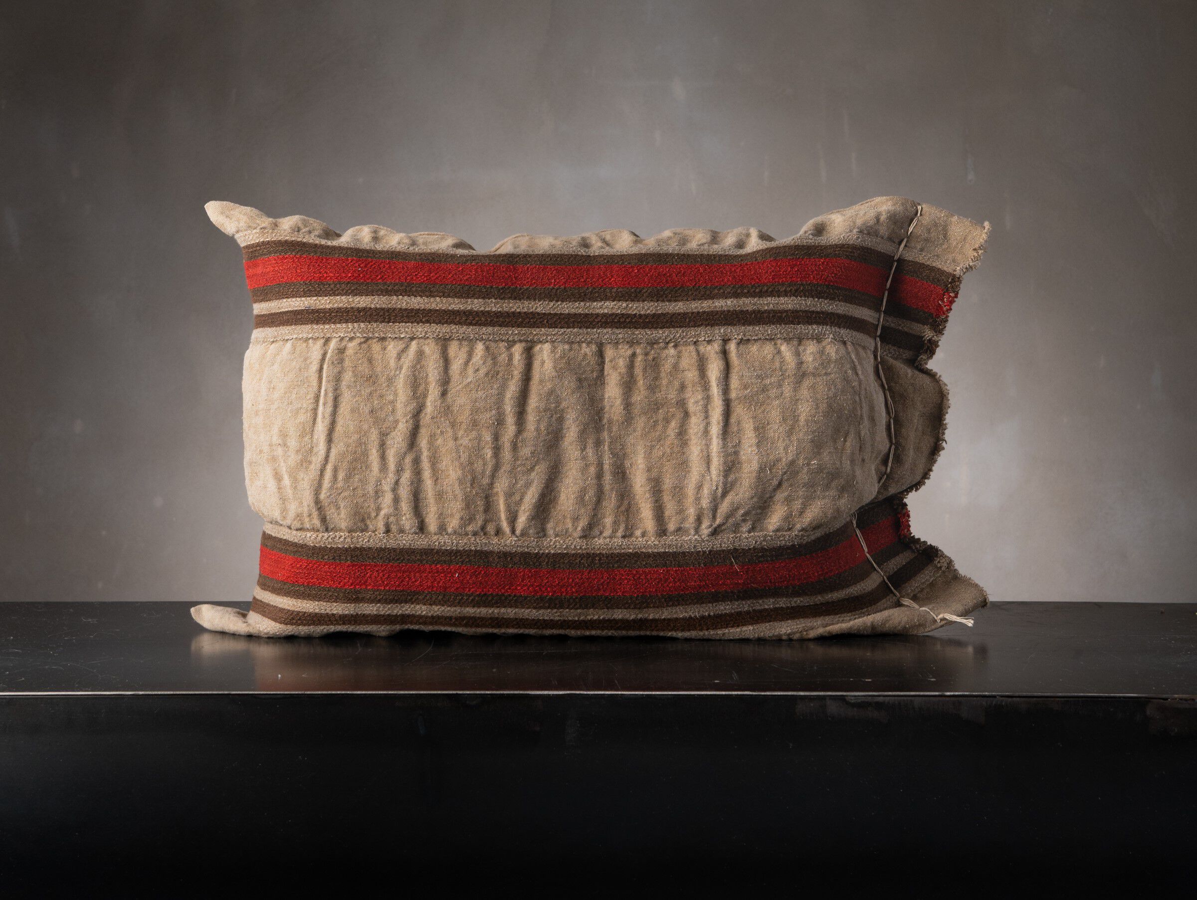 Прямоугольная подушка из льна и хлопка The House of Lyria CLEMATIS ARCH-00002018