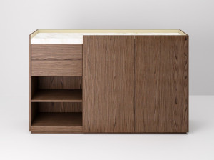 Деревянный офисный шкаф с распашными дверями