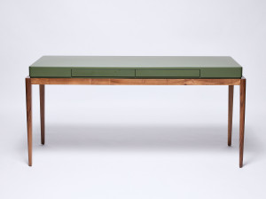 Стол с ящиками