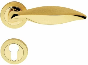 LINEA CALI' Классическая латунная ручка на розетке с замком Delfino