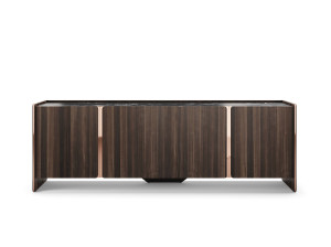 Деревянный шкаф с распашными дверями