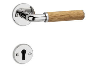 Дубовая ручка с насадкой на розетке