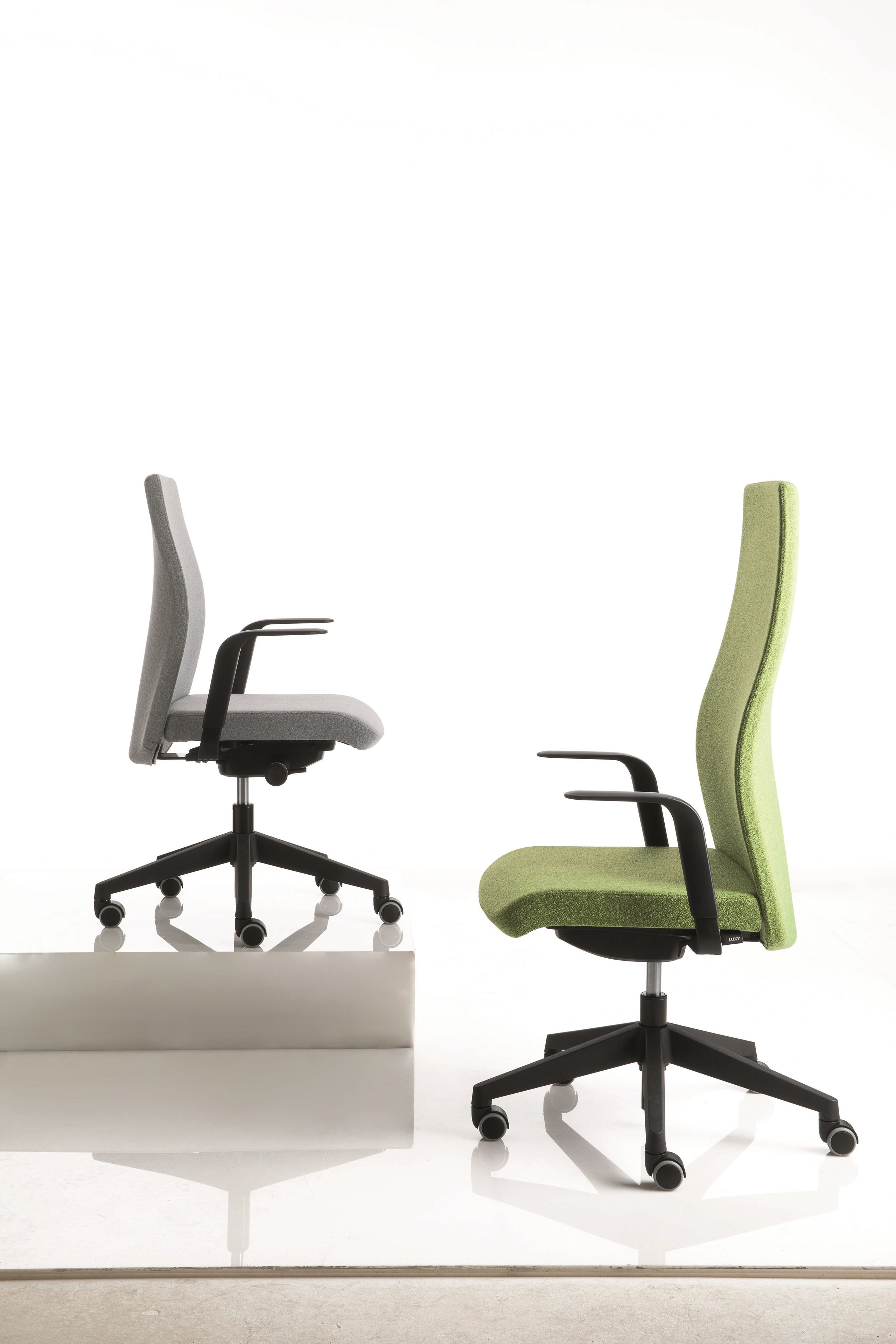 Регулируемое по высоте кожаное офисное кресло с колесами Luxy SmartOffice ARCH-00087775 - Вид №4